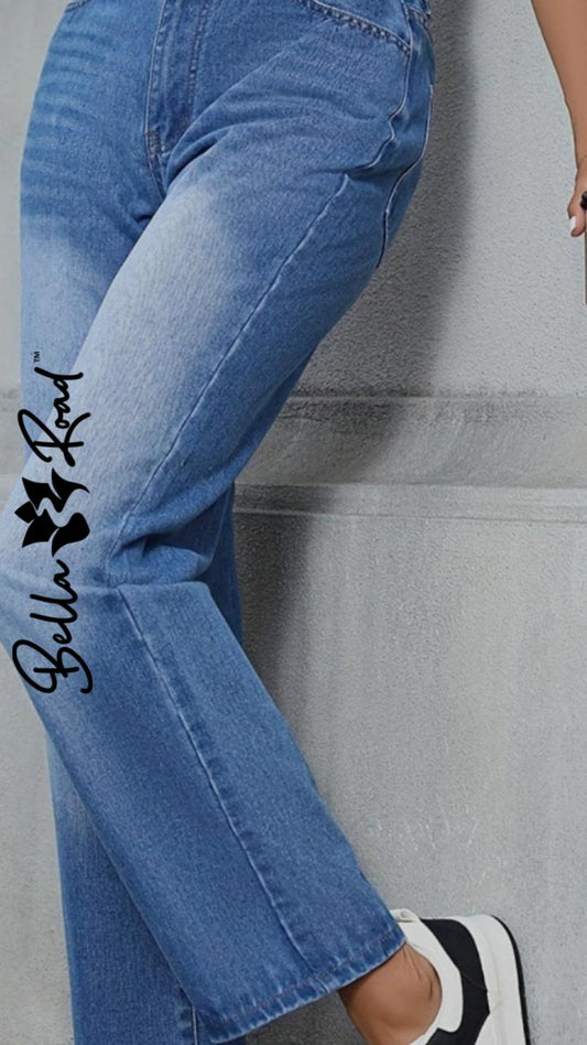 Straight leg jeans with pockets, featuring a stylish wash and paired with trendy sneakers. Perfect for casual looks!