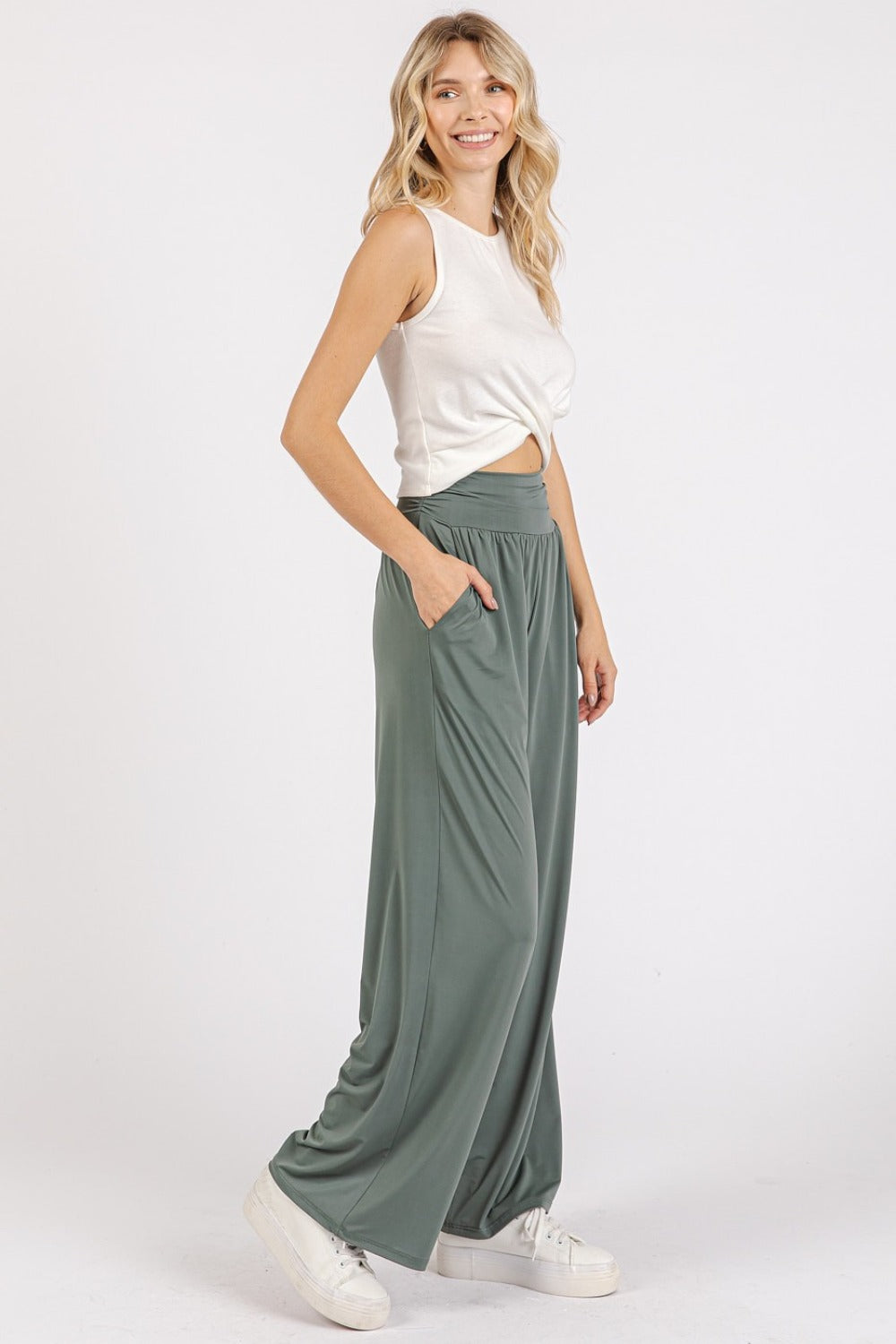 Woman wearing Mittoshop stretch banded waist wide leg pants with pockets, showcasing stylish and comfortable fashion.