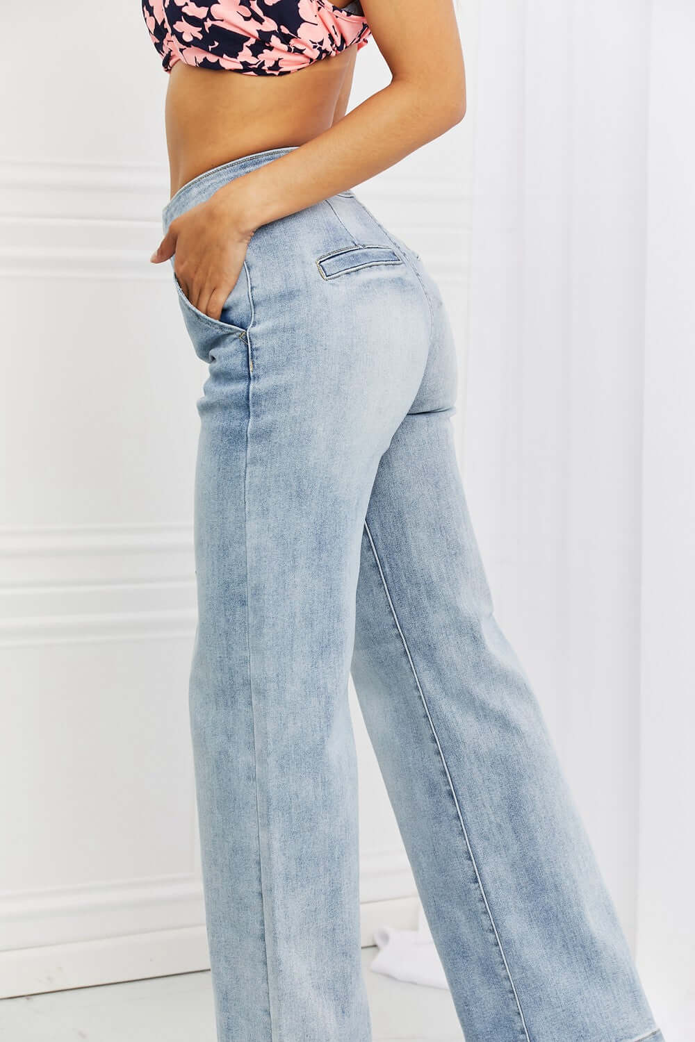 High-waisted Luisa Wide Flare Jeans with functional pockets and button fly closure, perfect casual Risen Jeans for all body types.