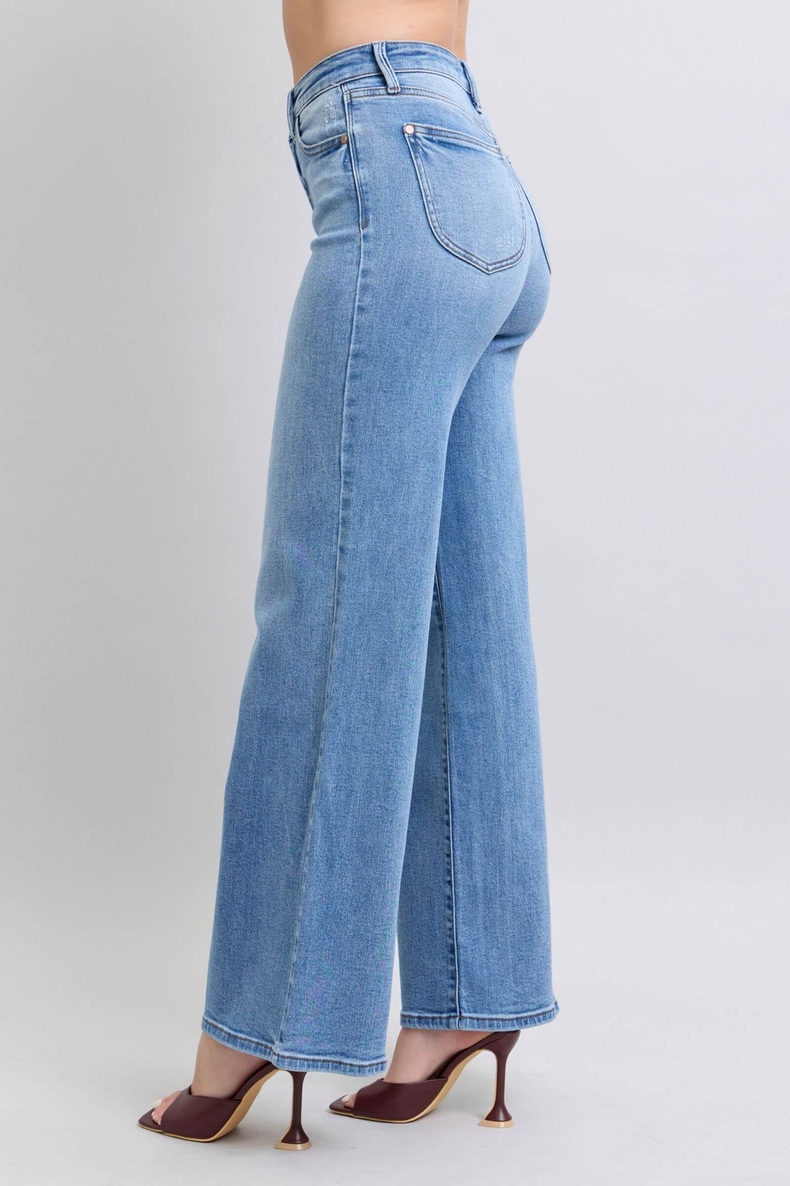 Judy Blue women's wide leg jeans with pockets in light wash, showcasing a relaxed vintage silhouette and stylish design.