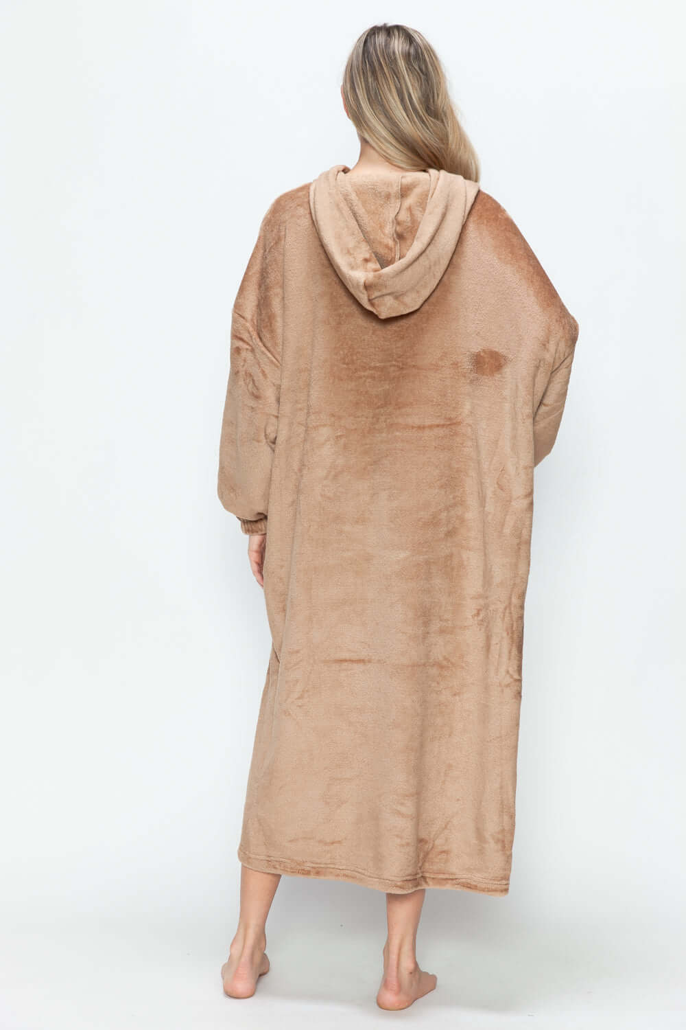 Cozy beige hooded midi lounge dress, perfect for chilly days, featuring soft fabric and a relaxed fit. Ideal for lounging in style!