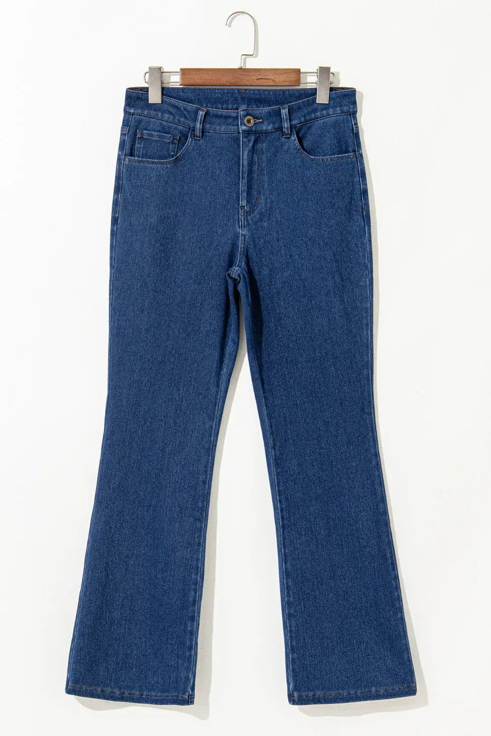 Blue straight jeans with pockets on hanger, featuring a moderate stretch for comfortable fit, composed of polyester, cotton, and elastane.