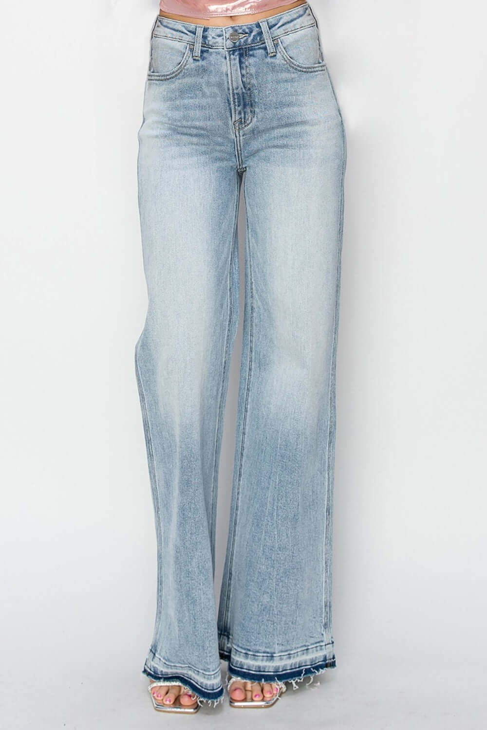 Stylish Risen high rise wide leg jeans with a retro flair in light wash, perfect for any occasion.