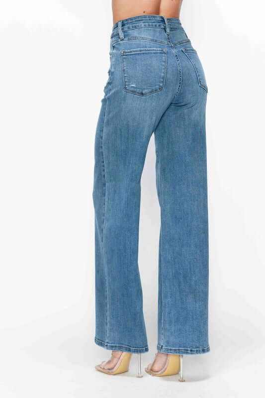 Stylish high rise wide leg jeans with pockets, showcasing a flattering fit and chic denim style.