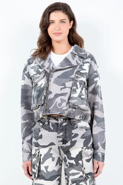 Trendy American Bazi cropped camouflage jacket with zip closure, perfect for edgy layering and stylish outfits.