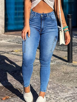 Model wearing Bella Road Denim Skinny Jeans in medium wash, showcasing stylish pockets and a chic fit for any occasion.