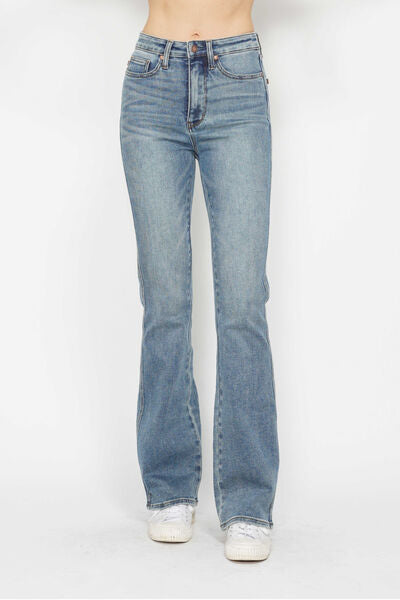 Stylish bootcut jeans in light blue denim, featuring a flattering fit and classic design for versatile outfits.