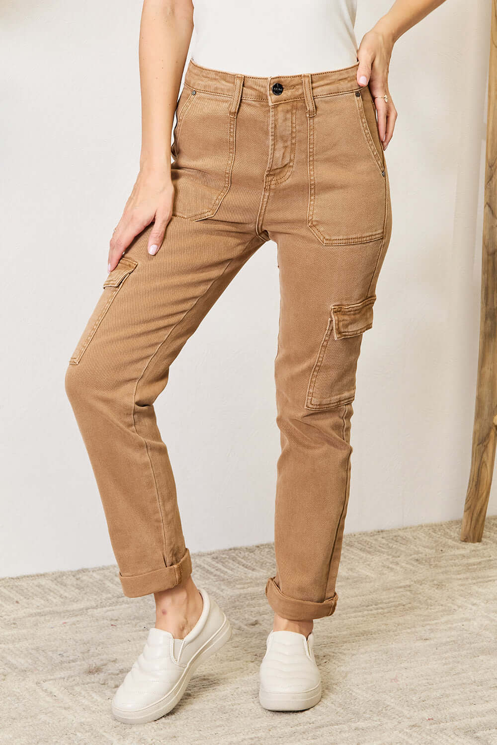 Risen Jeans high waist straight jeans with pockets, 98% cotton, 2% spandex, versatile and stylish, flattering fit, slightly stretchy, tan color