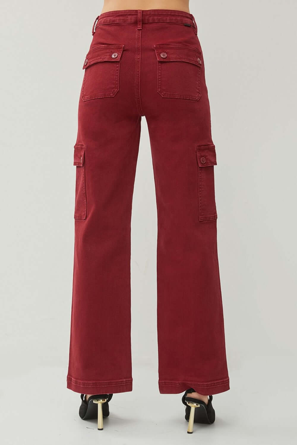 Burgundy high-rise wide leg cargo jeans with pockets, perfect for a trendy and comfortable casual look.