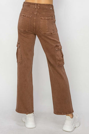 High-rise cargo jeans with cargo pockets and a rugged look, shown in brown from the back, paired with white sneakers.