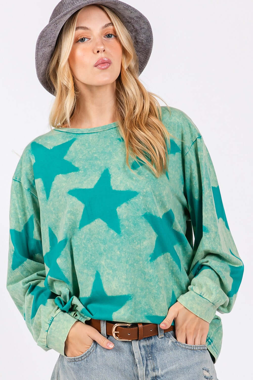 Trendy mineral wash star pattern T-shirt with stylish edge and flair, perfect for casual outfits.