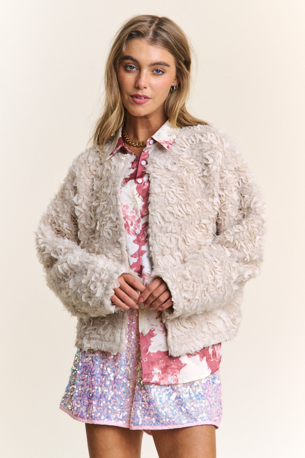 Stylish woman wearing a J.NNA mixed fabric chic jacket, showcasing a fashionable blend of textures and comfort.