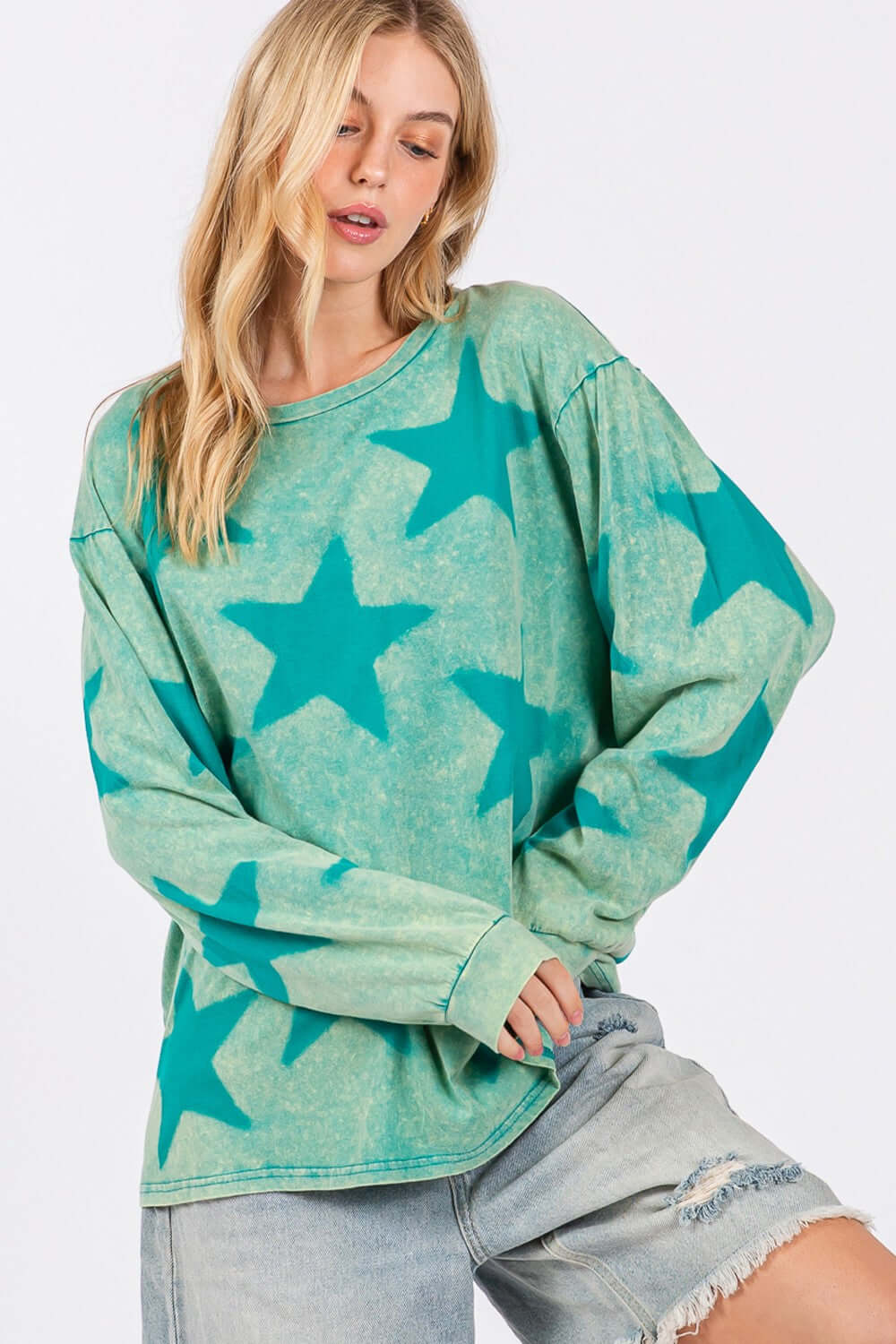 Trendy mineral wash star pattern T-shirt with stylish edge and unique design for casual outfits