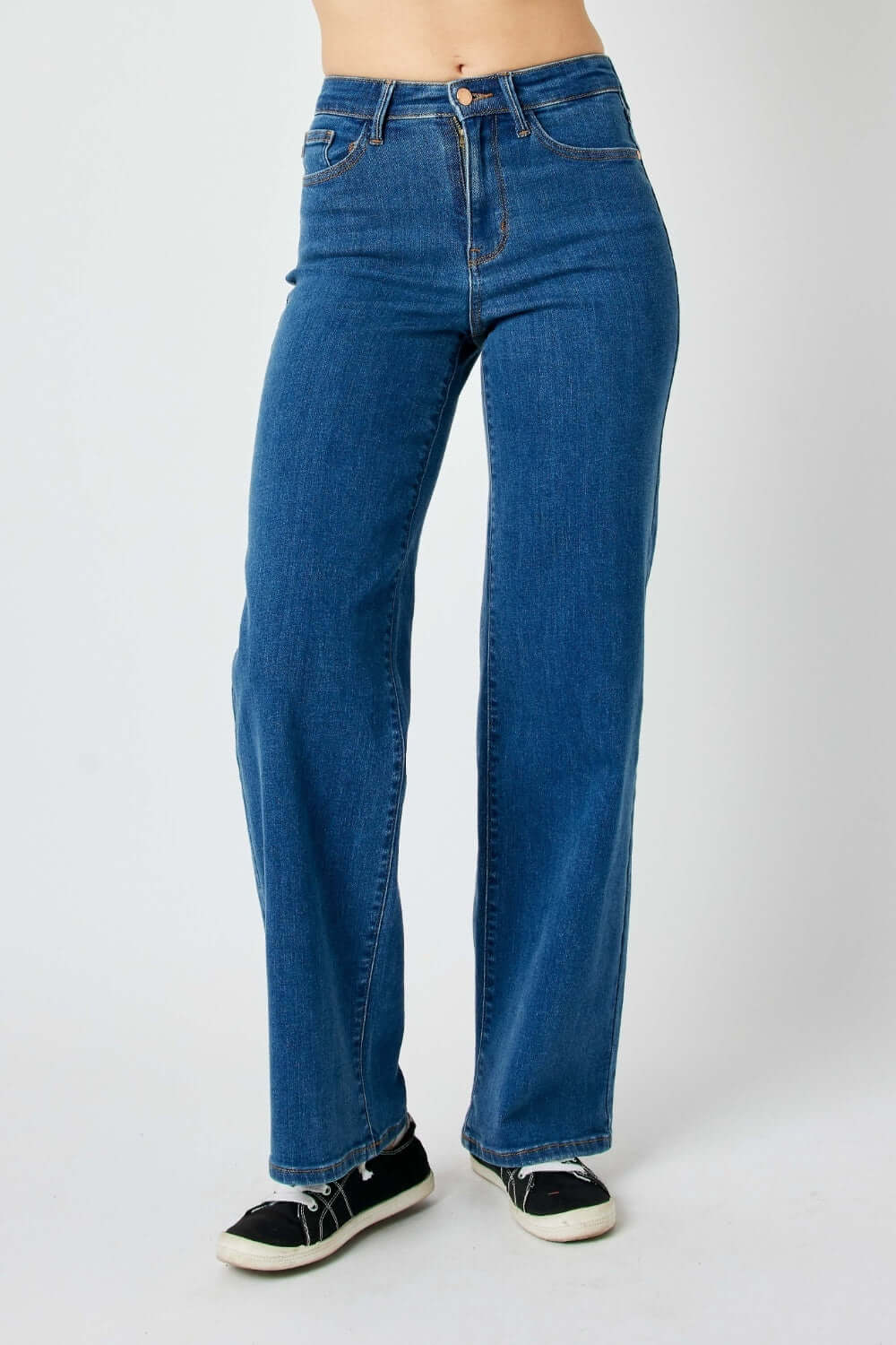 Judy Blue high rise straight jeans with a flattering fit, elongating legs and accentuating the waist. Perfect for casual or dressy tops.