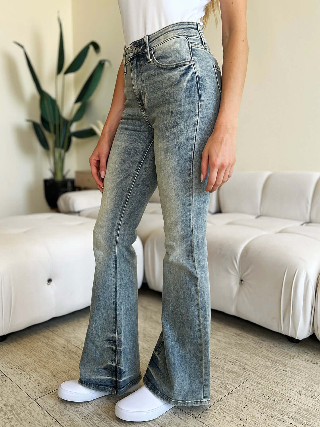 High Waist Flare Judy Blue Jeans in vintage style, featuring a flattering fit with a high waist and flare leg silhouette