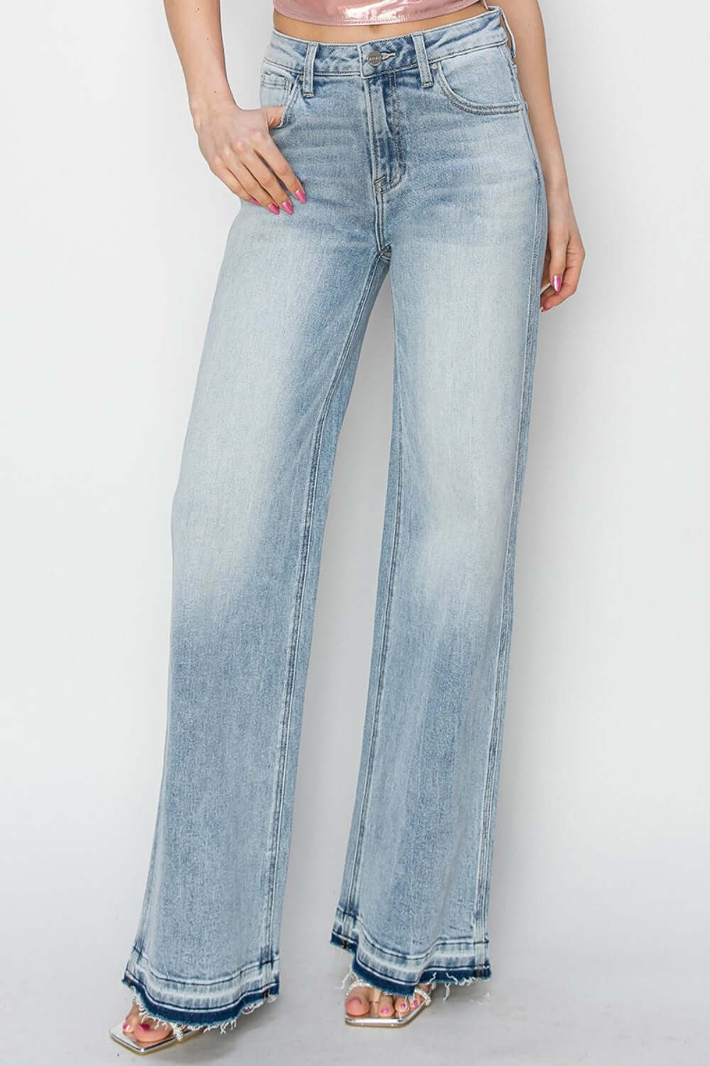 Risen high rise wide leg jeans, perfect for a chic and effortless look, boasting a flattering silhouette with a retro flair.