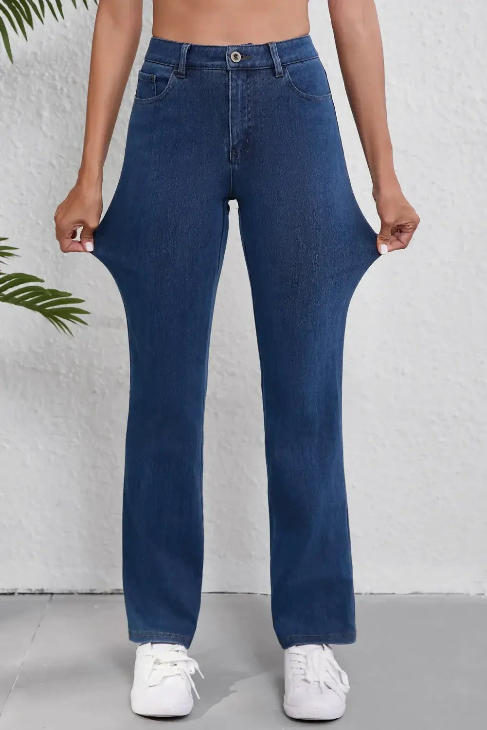 Women's stretchy straight jeans with pockets, showcasing moderate stretch in blue denim. Comfortable and stylish for any wardrobe.