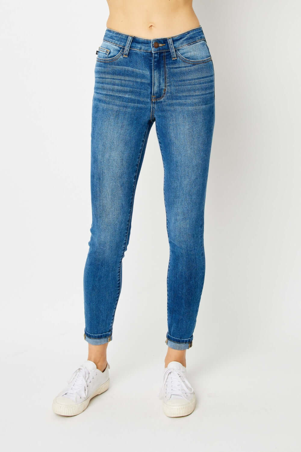 Woman wearing cuffed hem low waist Judy Blue skinny jeans in full size.