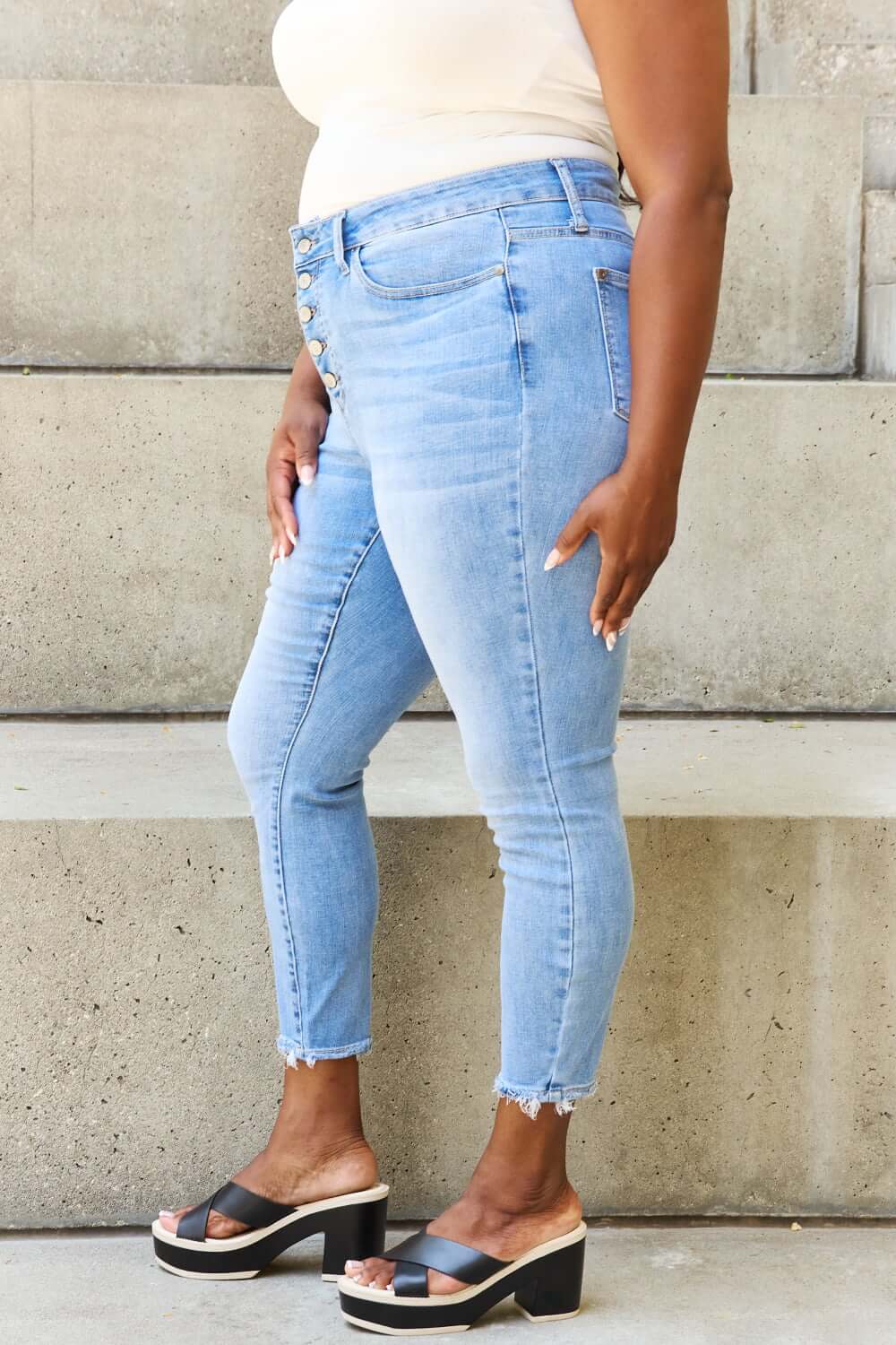 Woman wearing Judy Blue Button Fly Raw Hem Jeans with a casual everyday look.