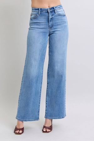 Stylish Judy Blue wide leg jeans with pockets in light wash, perfect for a trendy and relaxed look.