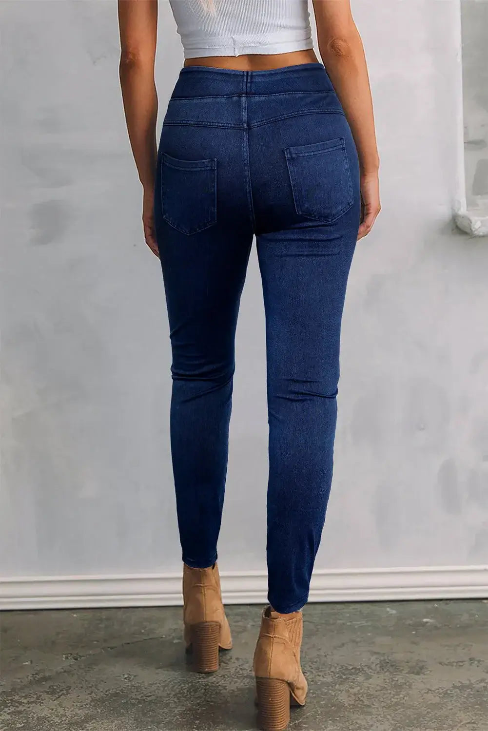 Petite Skinny Jeans with Pockets for a Sleek Fit and Style