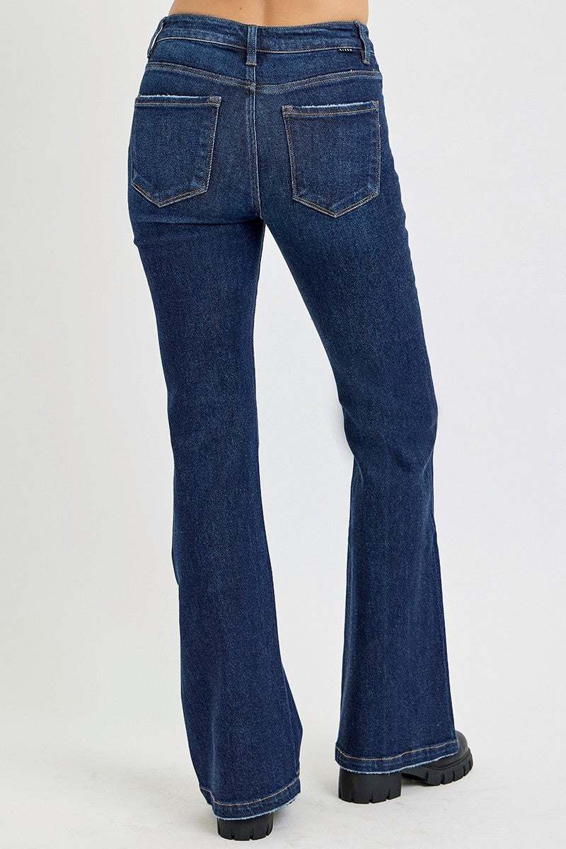 High-rise flare jeans with pockets in blue denim, featuring retro flared legs for a stylish and practical vintage look.