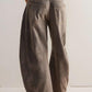 Back view of women's wide leg jeans with pockets, buttoned, made of 95% cotton and 5% polyester, no stretch, in grey color.