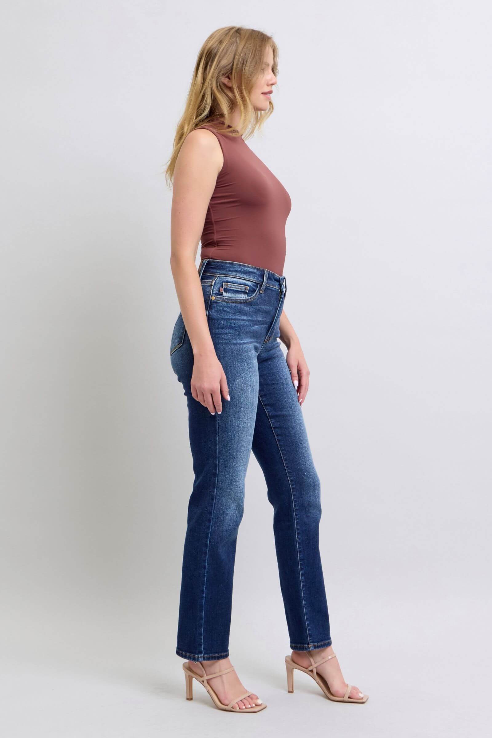 Model showcasing Judy Blue washed straight leg jeans with pockets from the side, perfect blend of style and practicality.