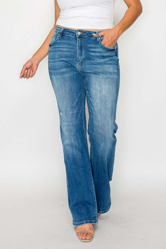 Woman in distressed high rise jeans with pockets, showcasing vintage charm and modern style. Perfect for any outfit.