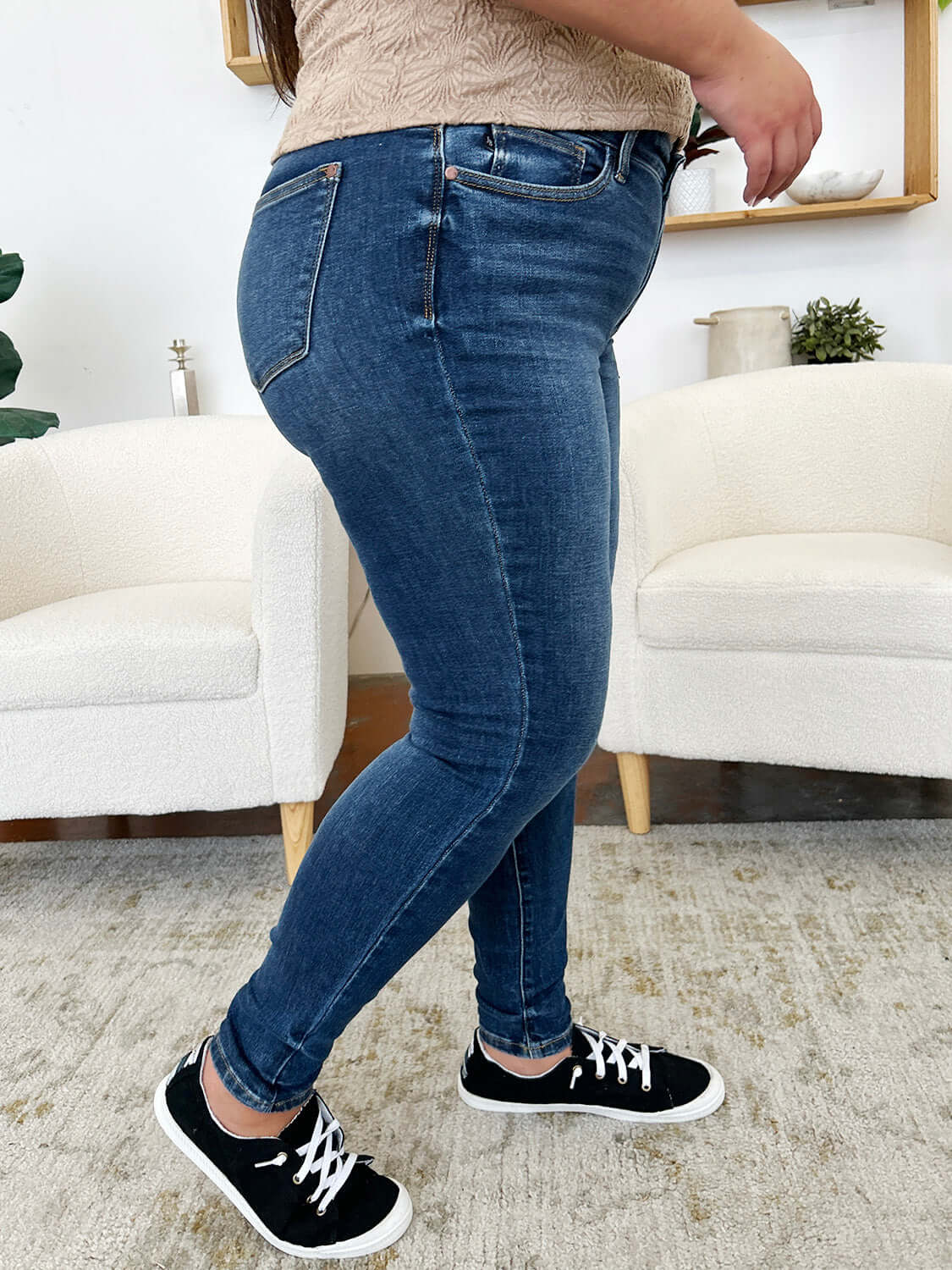 Woman wearing Classic Handsand Skinny Jeans by Judy Blue, showcasing a flattering and streamlined fit in a casual setting.