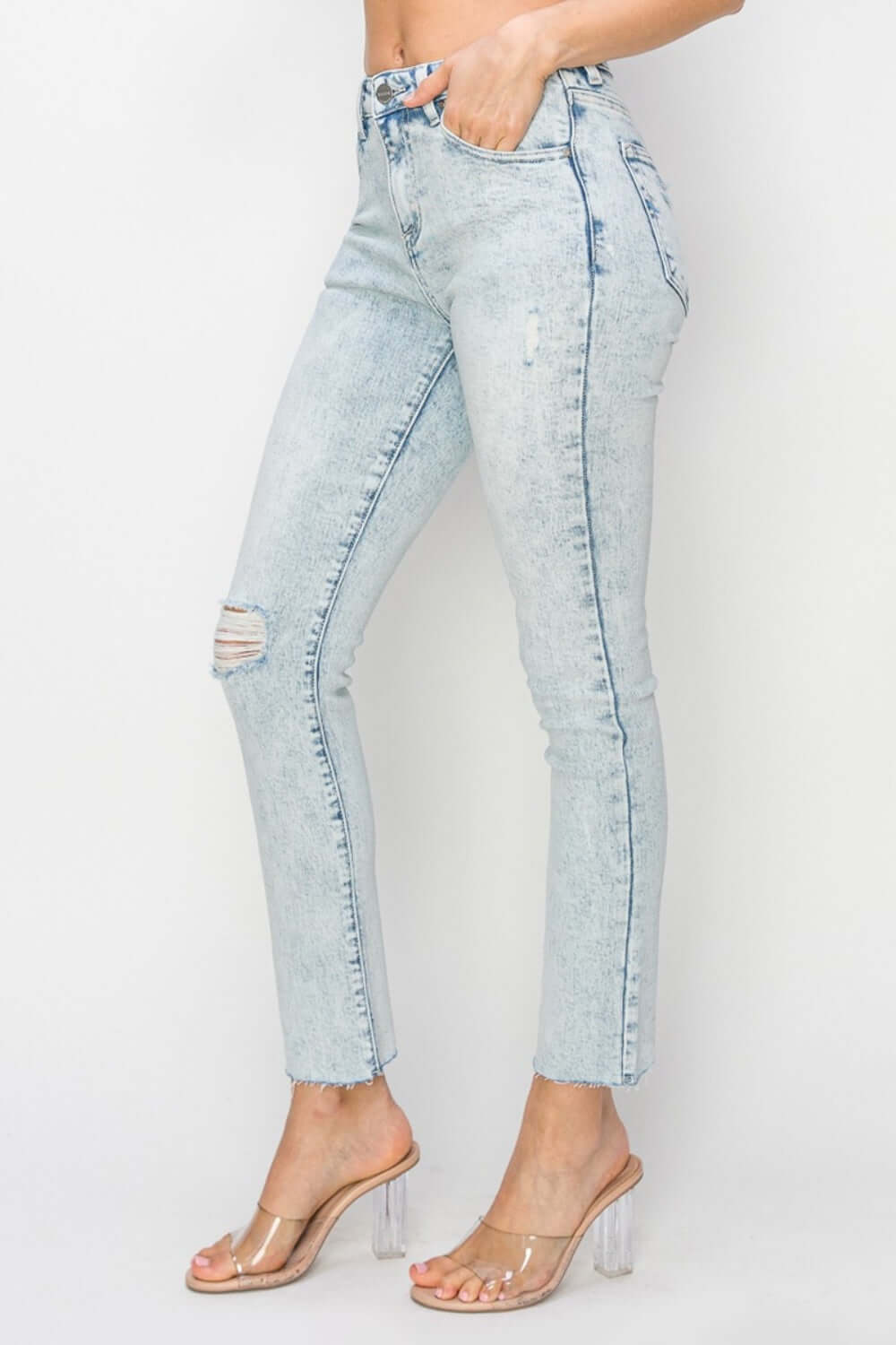 Risen high rise distressed skinny jeans with a figure-flattering fit and trendy ripped details, perfect for casual and versatile outfits.