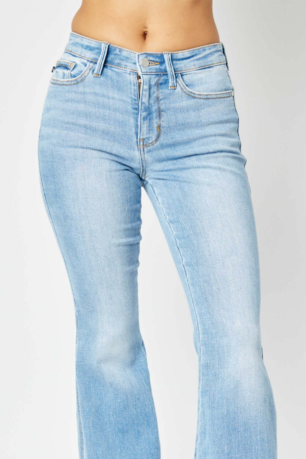 Mid Rise Raw Hem Slit Flare Judy Blue Jeans in Light Wash