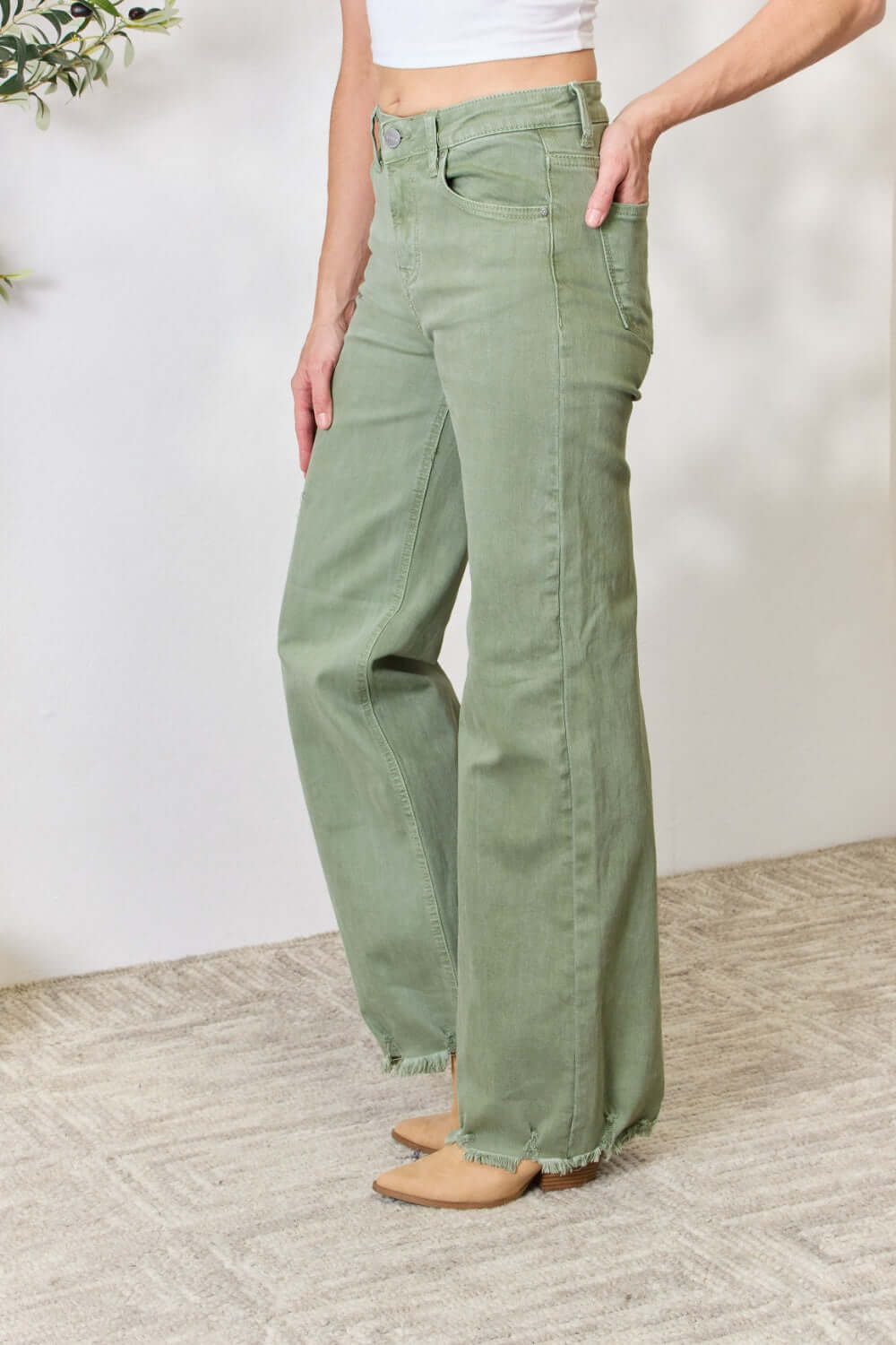 Risen Jeans Raw Hem Wide-Leg High-Waisted Jeans in Green, Flattering Sturdy Cotton with Slight Stretch and Casual Pocketed Design